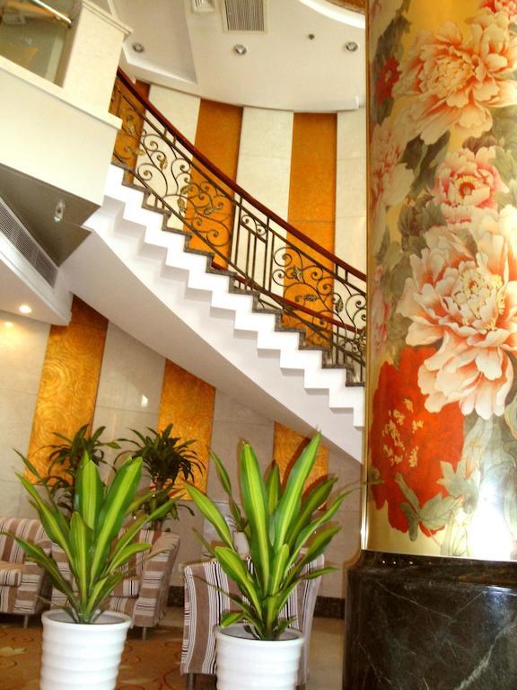 Overseas Chinese International Hotel Čching-tao Exteriér fotografie