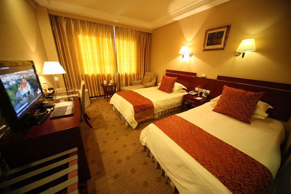Overseas Chinese International Hotel Čching-tao Exteriér fotografie