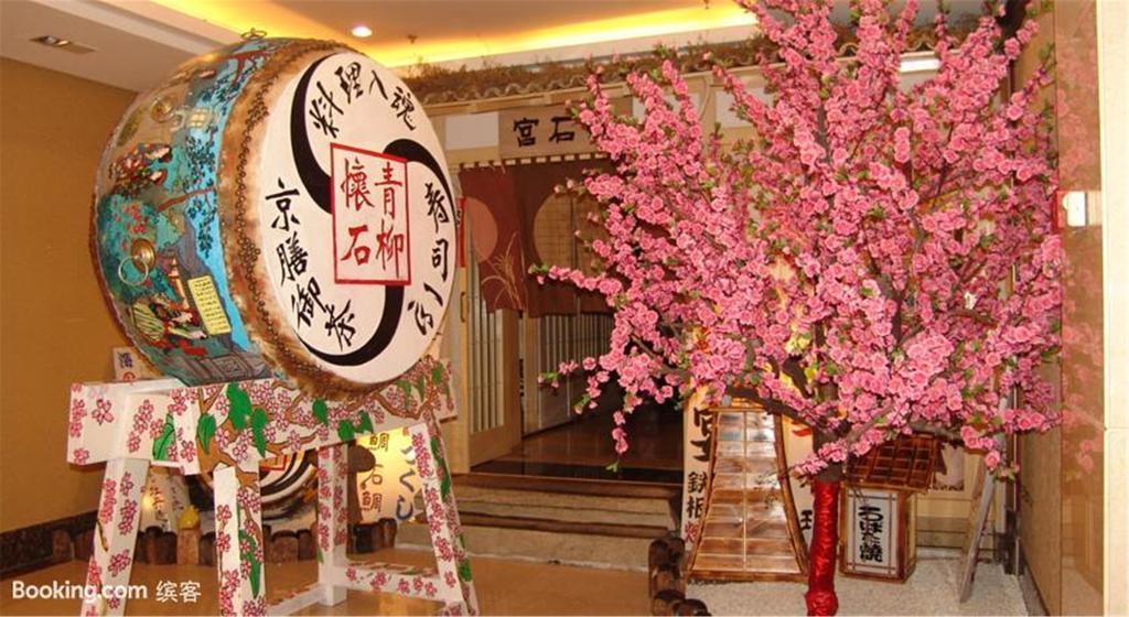 Overseas Chinese International Hotel Čching-tao Exteriér fotografie