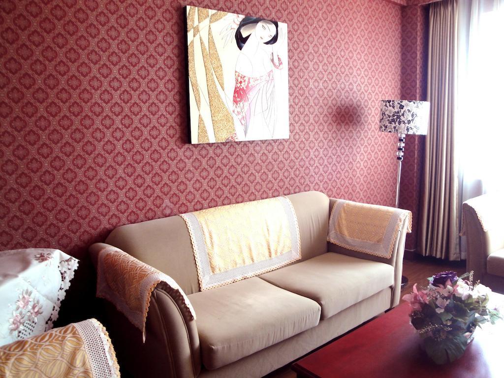Overseas Chinese International Hotel Čching-tao Exteriér fotografie