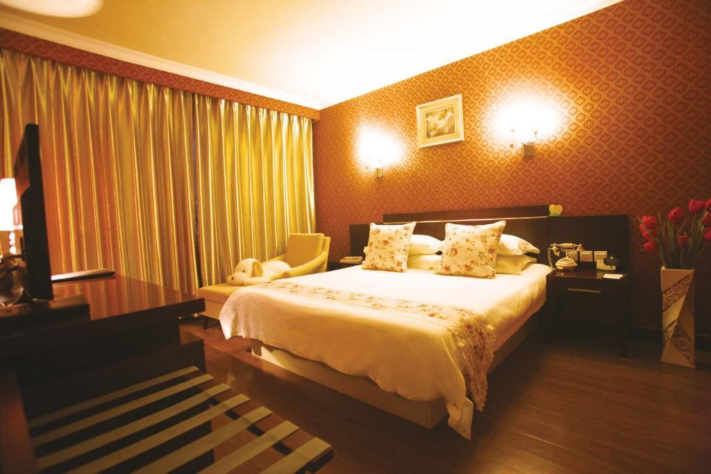 Overseas Chinese International Hotel Čching-tao Exteriér fotografie