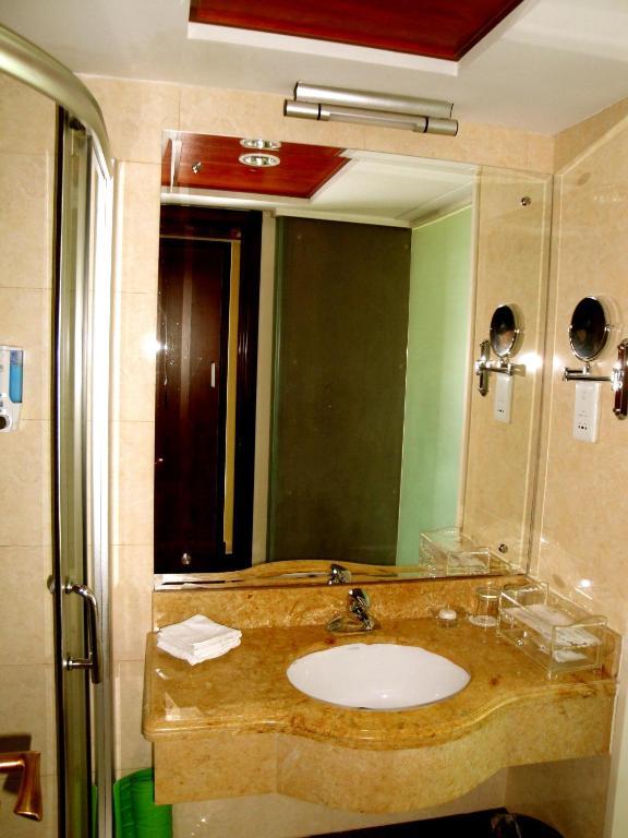 Overseas Chinese International Hotel Čching-tao Pokoj fotografie