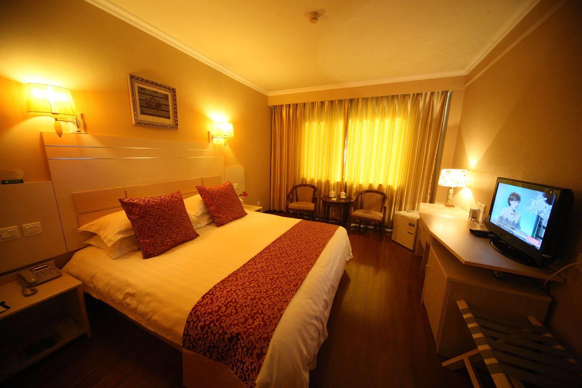 Overseas Chinese International Hotel Čching-tao Exteriér fotografie