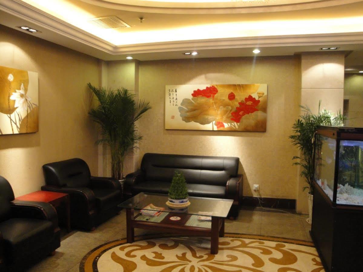 Overseas Chinese International Hotel Čching-tao Exteriér fotografie
